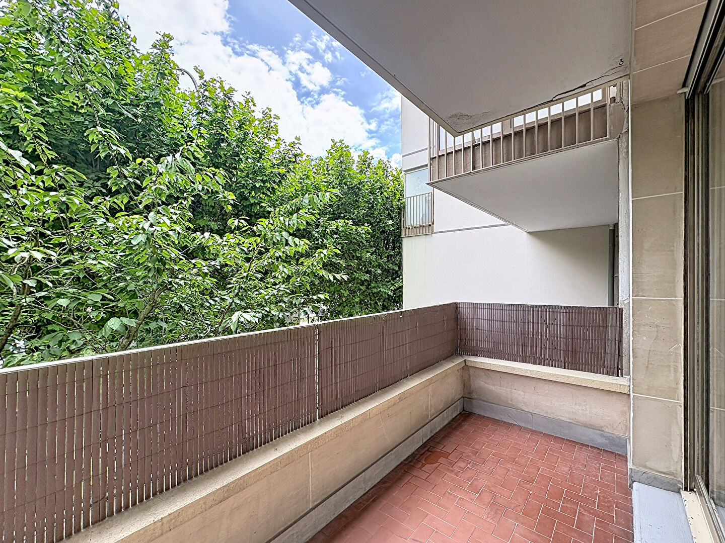 60905887c.jpg